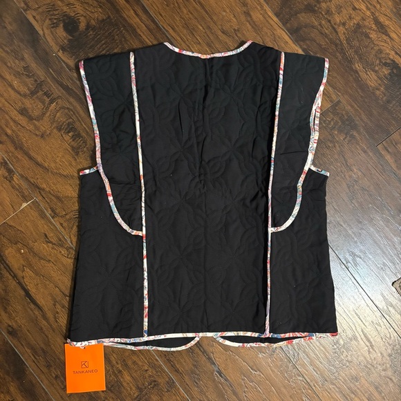 Chic Black Vest with Colorful Trim - Picture 8 of 9